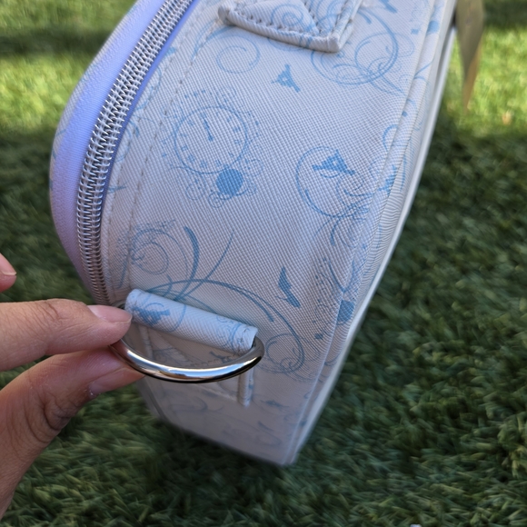 Impressions Vanity Cinderella Makeup Case - Picture 6 of 9